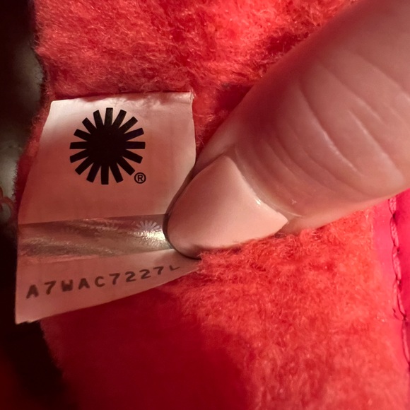 UGG 🤩 Classic Clear Samba Red Boots Size 7 - Picture 12 of 13